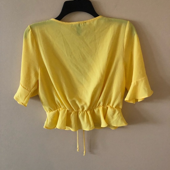 FOREVER 21 cinched top with ruffle sleeves - Picture 2 of 4